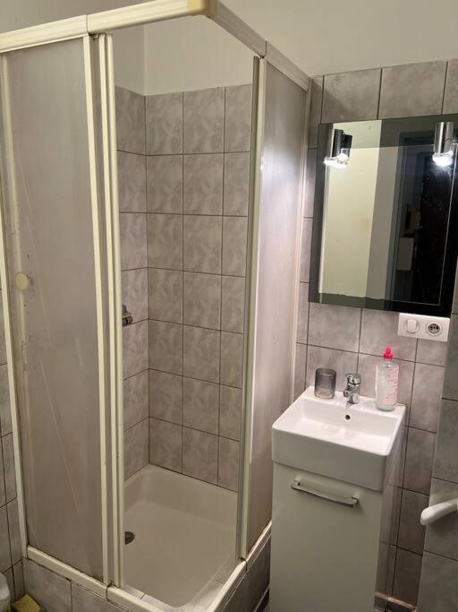 Studio A 2 Minutes De La Gare Apartman Mulhouse Kültér fotó